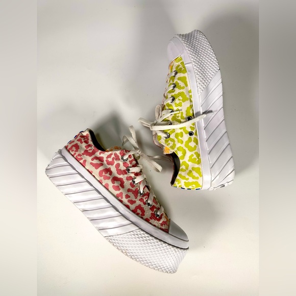 Converse Chuck Taylor Wild
All Star 2X Lift Platform Sneakers - Picture 6 of 9